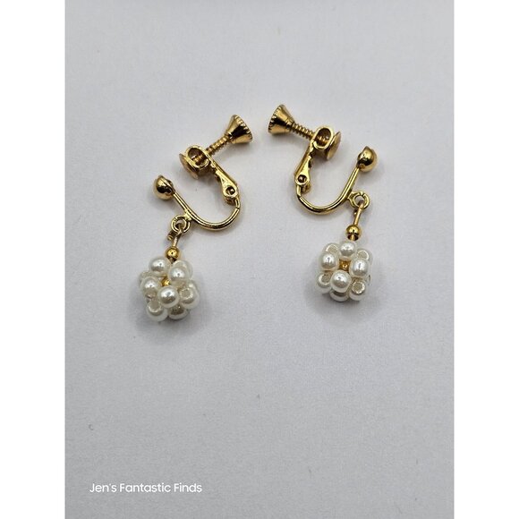 Faux Pearl Cluster Gold Tone Dainty Screw Back Earrings 1.5" - Picture 1 of 3